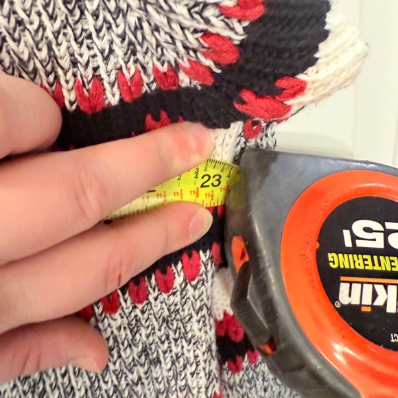 Vintage Claiborne Gray and Red Patterned Crewneck Sweater - Picture 4 of 4